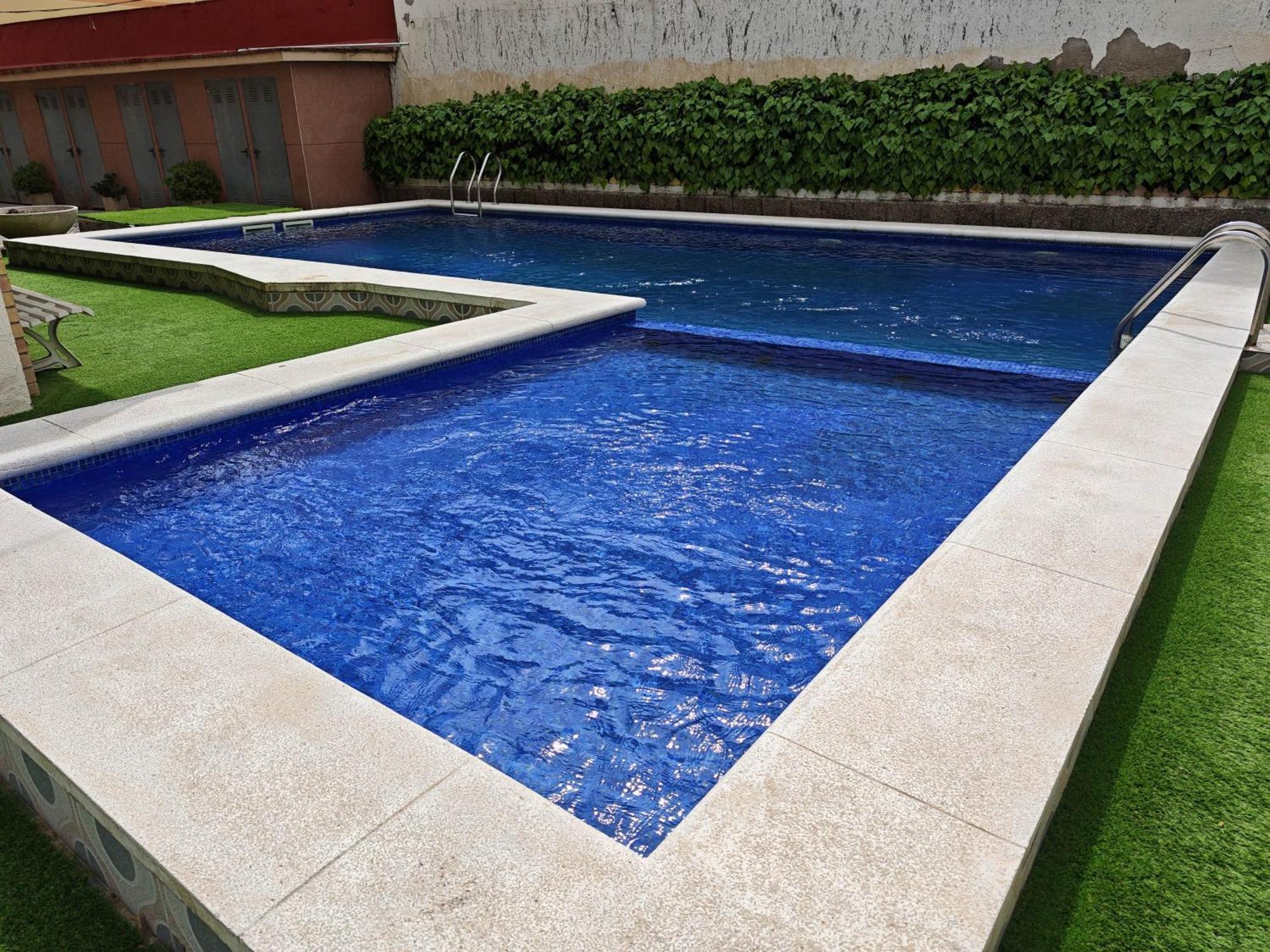 Apartamento Playa Con Piscina Parking Y 2 Habitac Castelldefels Exterior photo