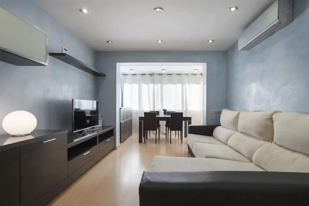 Apartamento Playa Con Piscina Parking Y 2 Habitac Castelldefels Exterior photo